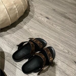 louis vuitton bom dia sandals